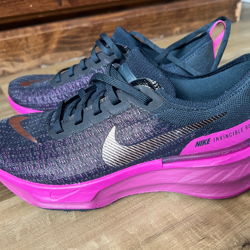 Nike Women's Athletic Shoes - Black and Pink